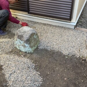 太宰府市内のお客様の砂利敷き作業を行いました。